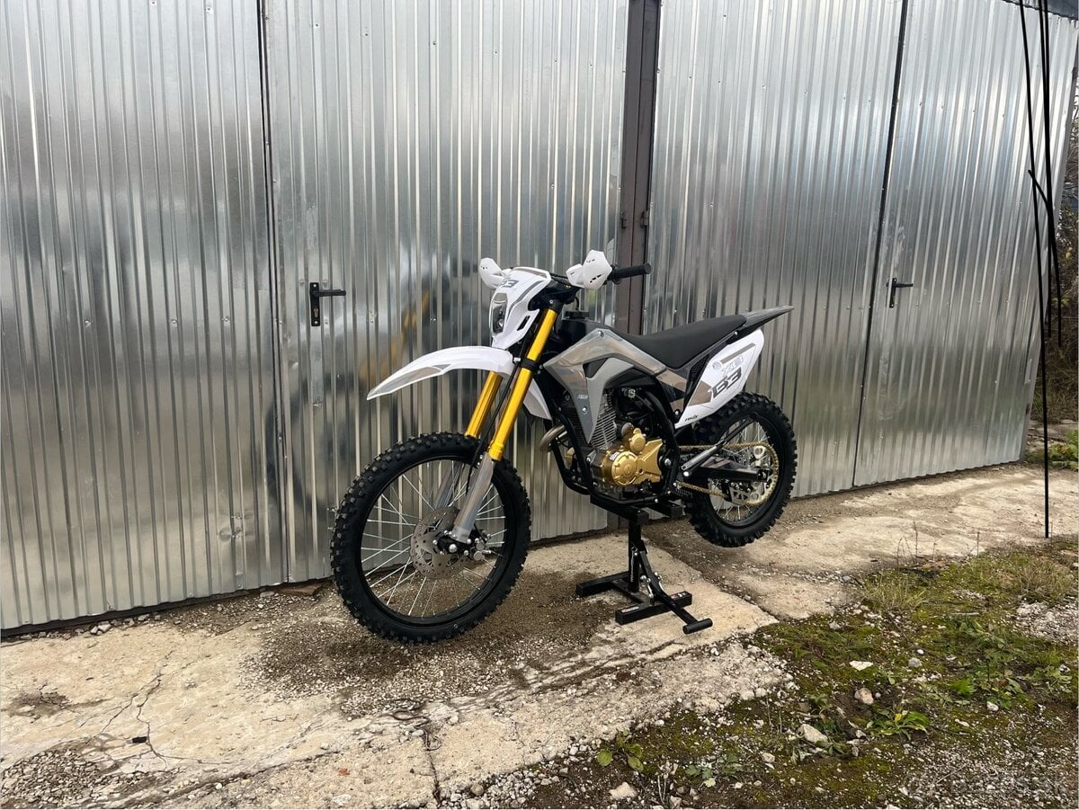Enduro asix xb83 250cm3 5manual