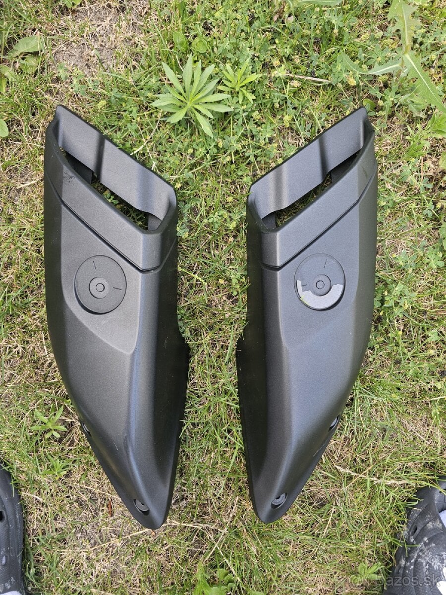 Yamaha MT1O,  bočné vzduchové plasty