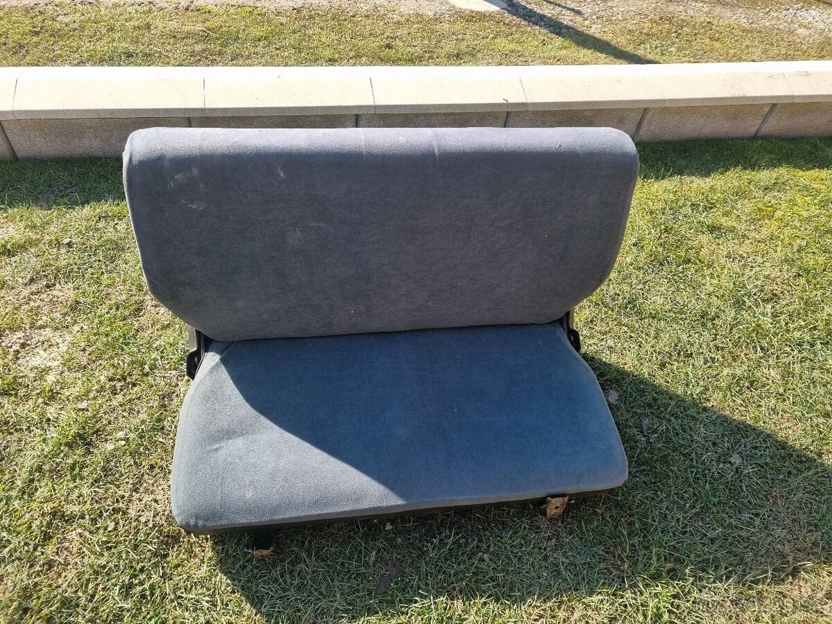 Predam na suzuki samurai zadnú sedačku