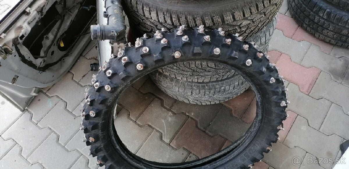 Predám pneu na moto zo srobami
