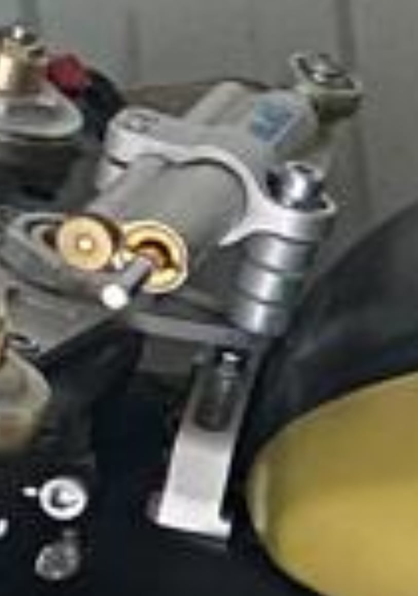 Tlumic rizeni Ohlins vcetne montazni sady na Yamaha R1 02-03