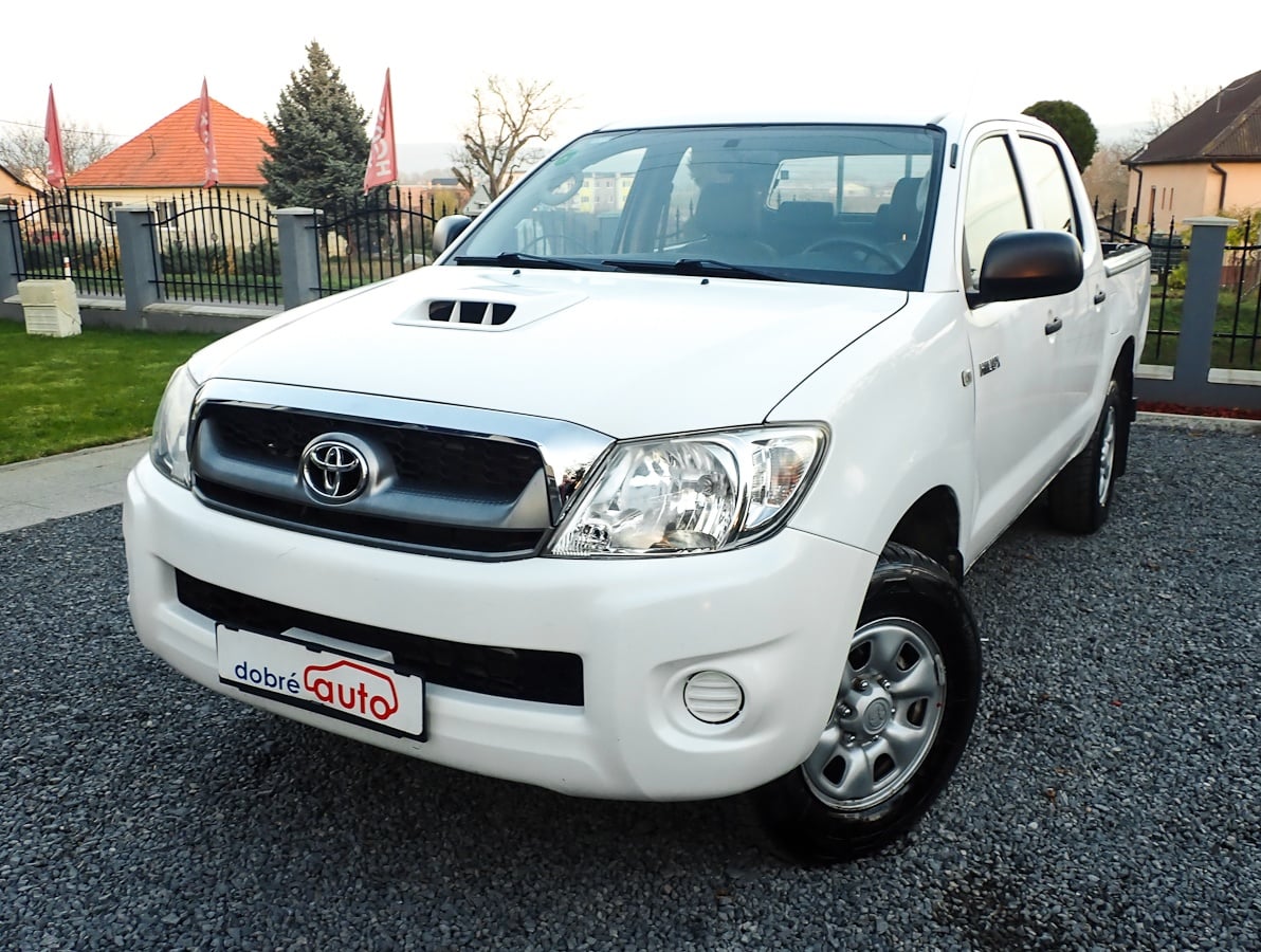 TOYOTA HILUX 2.5 D-4D 4x4 - 2011- 152tis km NAVIJAK-ŤAŽNE-