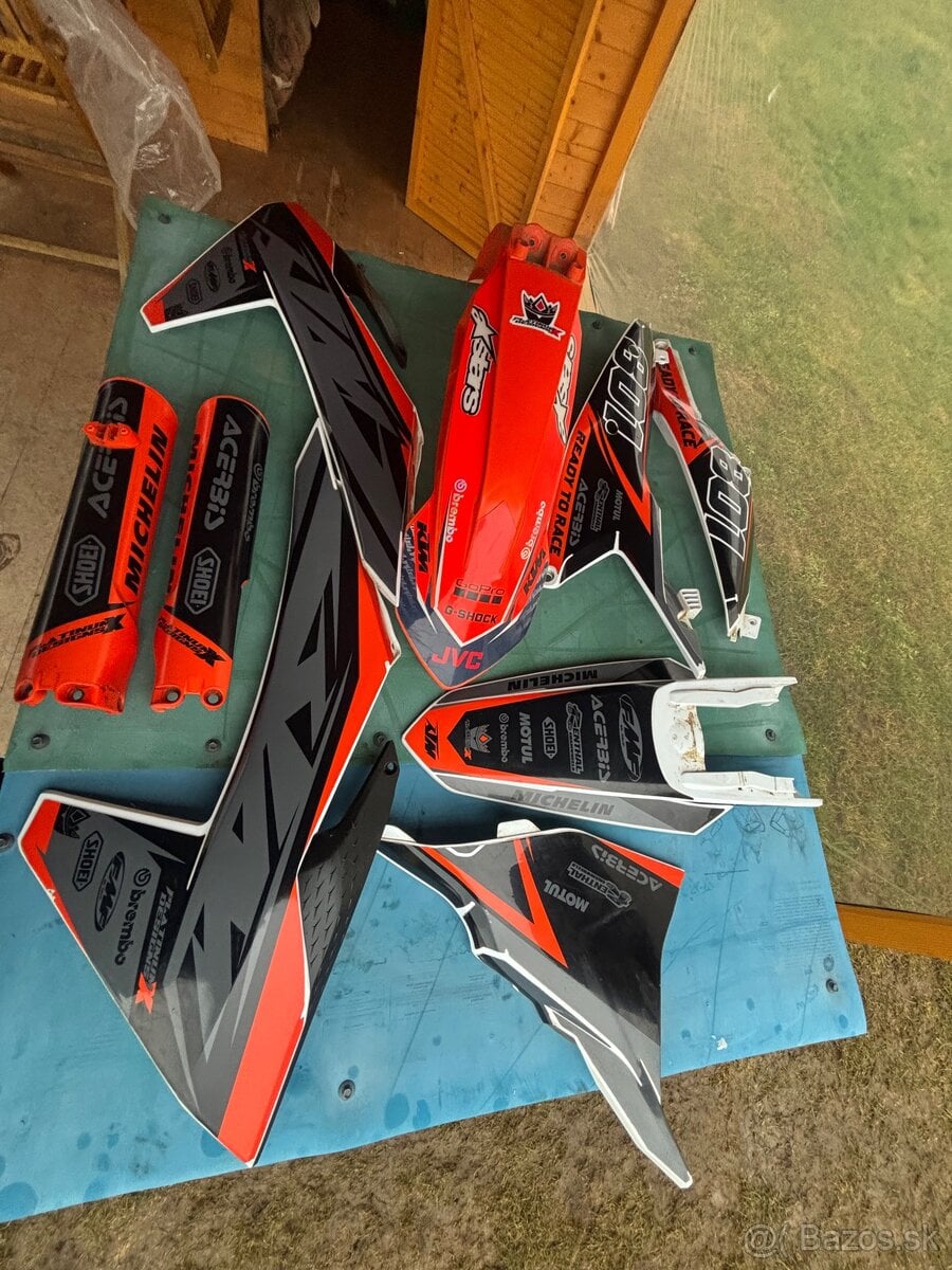 Predám tieto plasty z polepom ktm excf 250 2024 ako nové