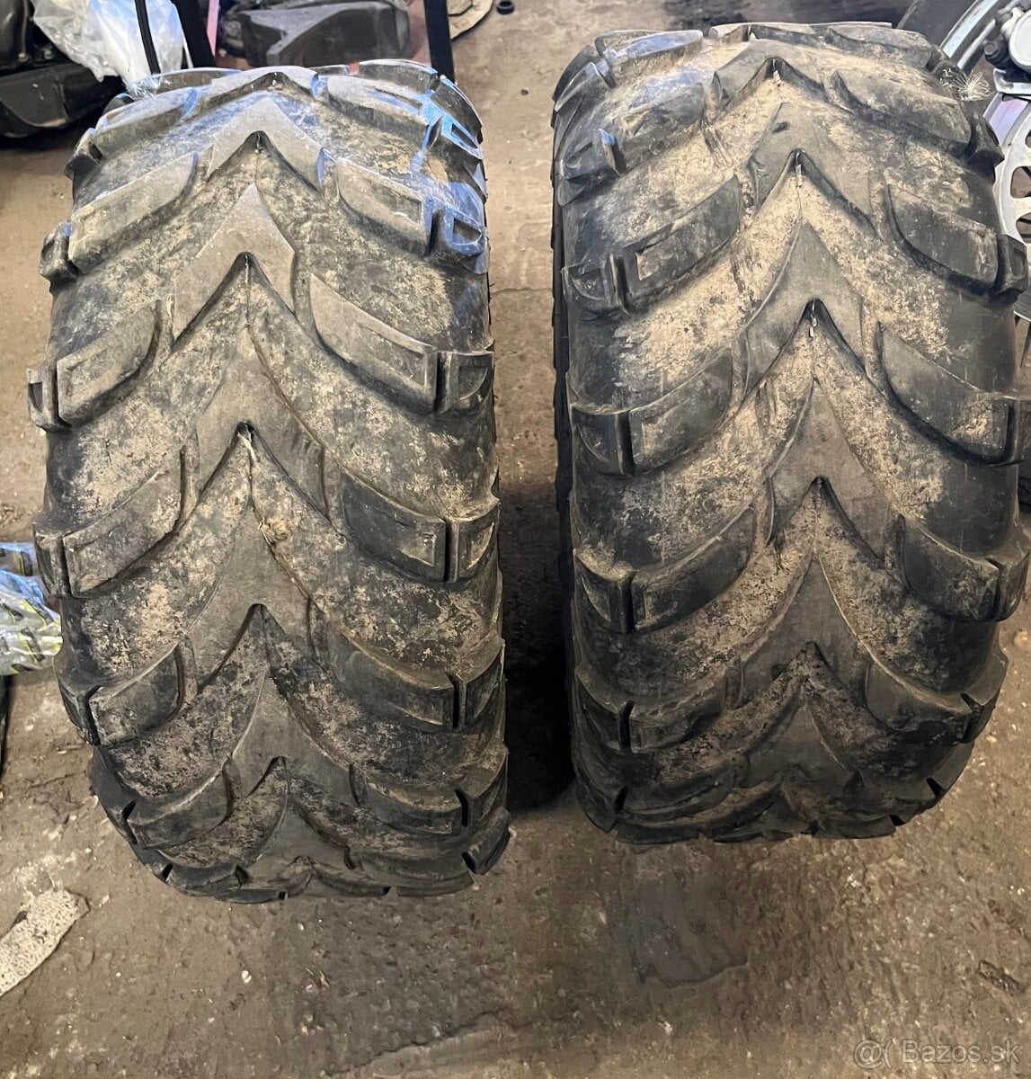 Pneumatiky na stvorkolku 2x 25x10-12