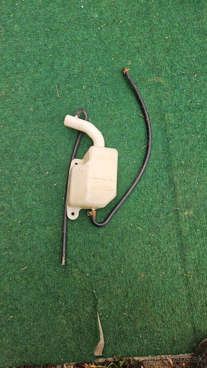 SUZUKI LTZ 400 prepadová nádobka na vodu