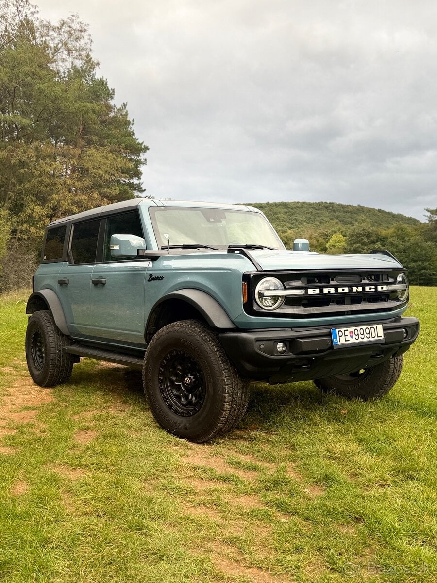 Ford Bronco 2.7 V6, 2023 – 38 000 km, top stav a výbava