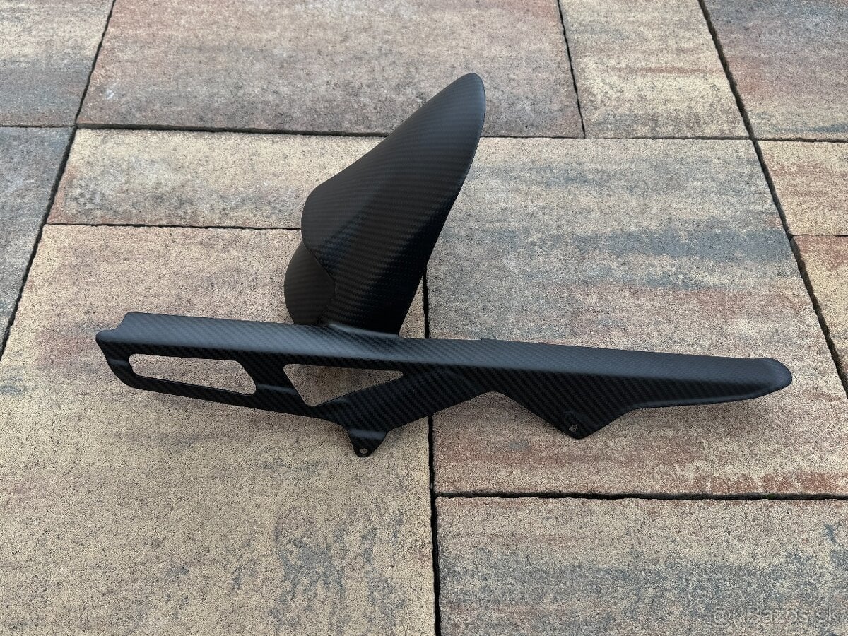 Suzuki gsx-r1000 zadny blatnik s krytom retaze carbon