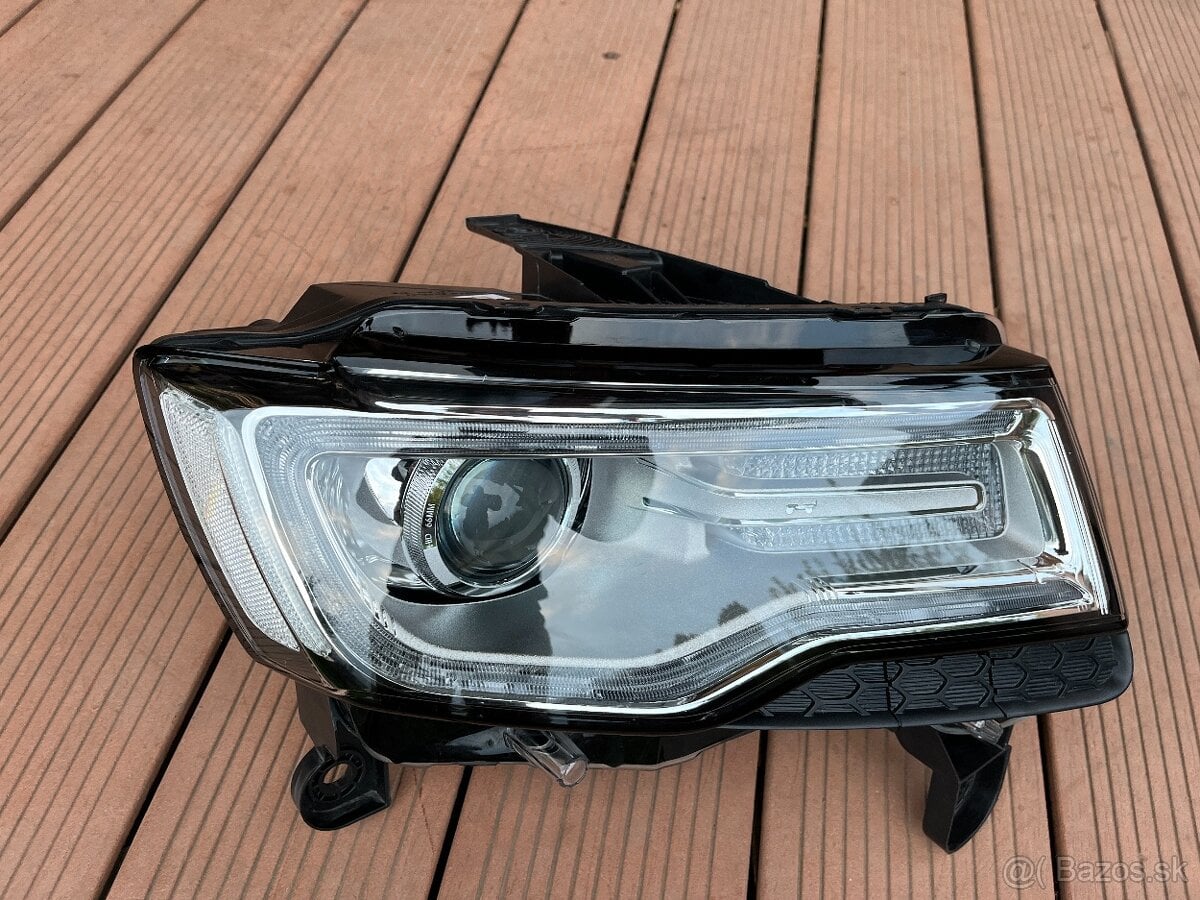 Predám pravý predný svetlomet Jeep Grand Cherokee WK2