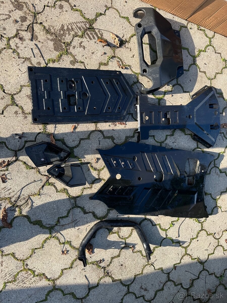 Cf moto xforce 850 spodne plasty