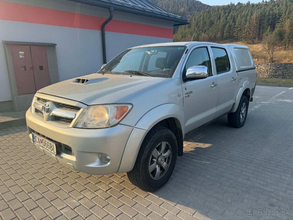 Predám Toyota Hilux 2.5, D-4D