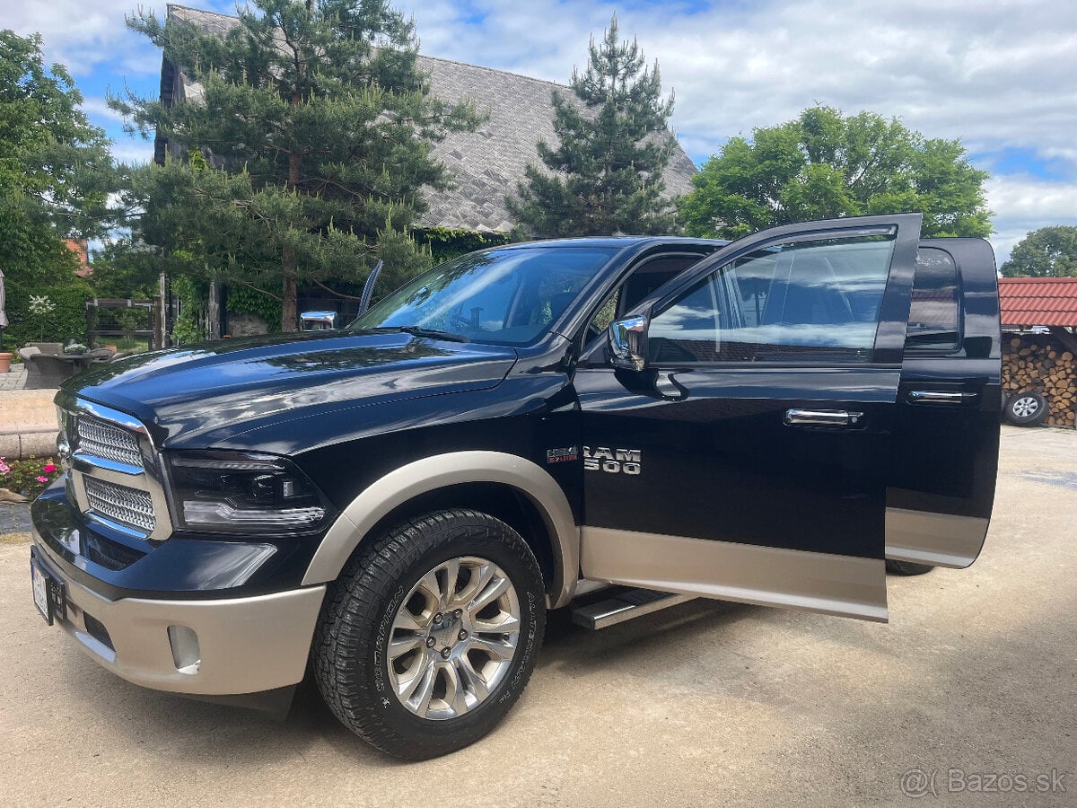 Dodge RAM 1500 5.7 HEMI LARAMIE Crew CAP TOP