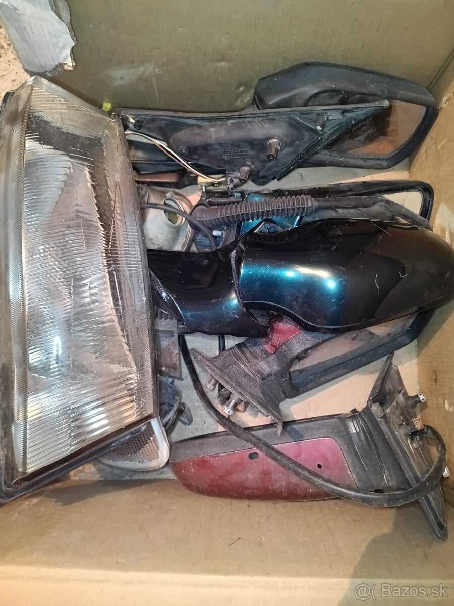 Predám spätné zrkadlá Ford Sierra ako nové v elektrike plus