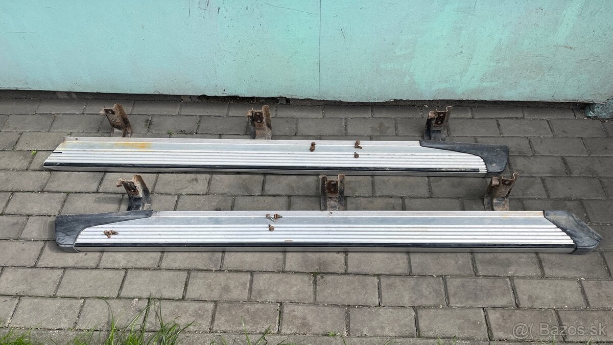 Nášlapy Nissan patrol y61