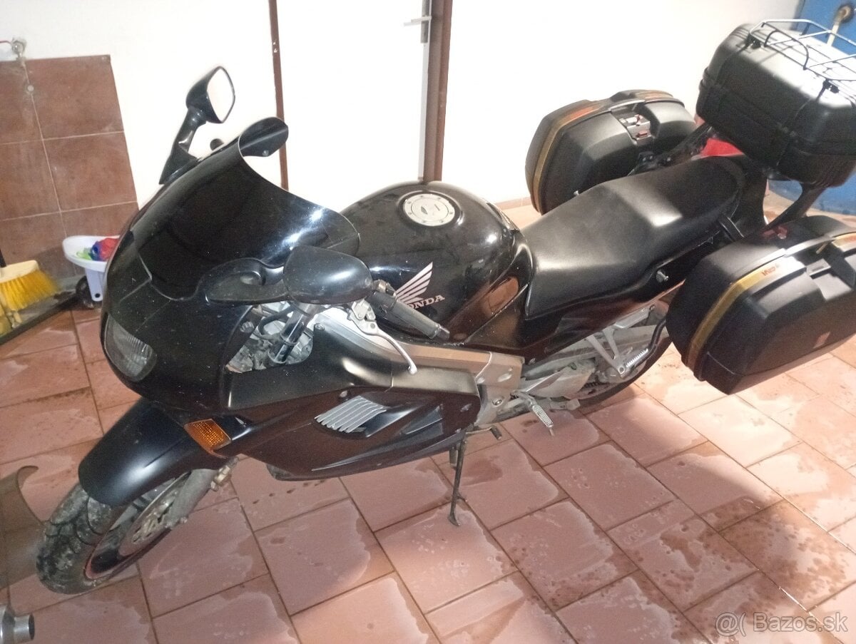 Honda VFR 750, r. 1995 – spoľahlivá klasika