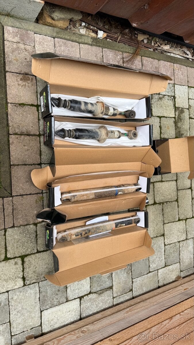 Toyota Hilux Tlmice, perá