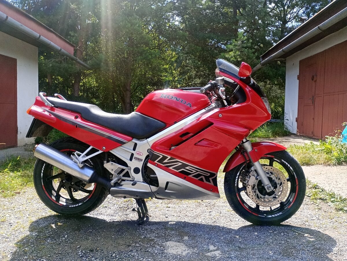 HONDA VFR 750 RC36 DOVOZ NA PRIHLASENIE