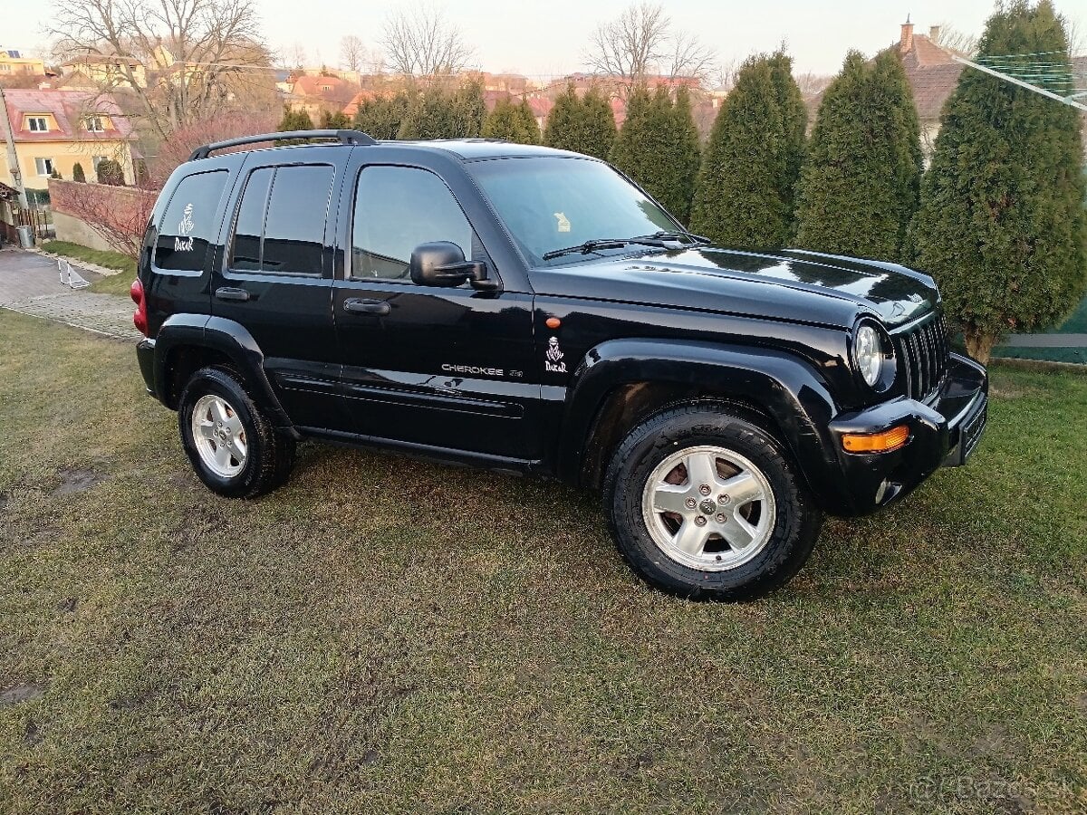 Jeep cherokee kj 2,5 105kw 5st manuál 4x4