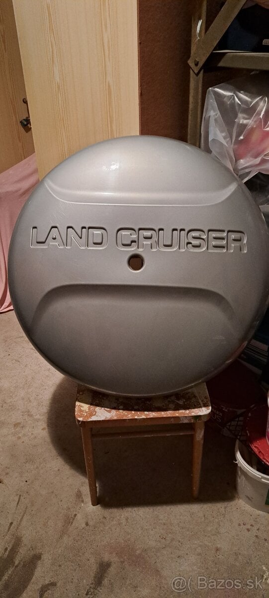 Kryt na rezervu Land cruiser