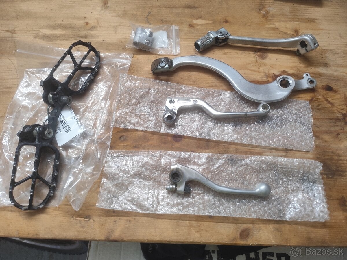 Honda CRF250R , páčky, stupačky,brzda,radiaca