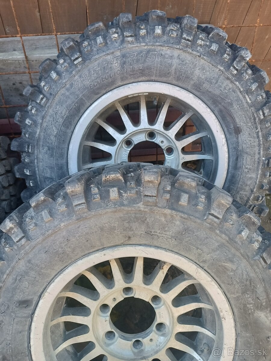Terénne pneumatiky  235/75 R15 ,6x139.7 rozteč