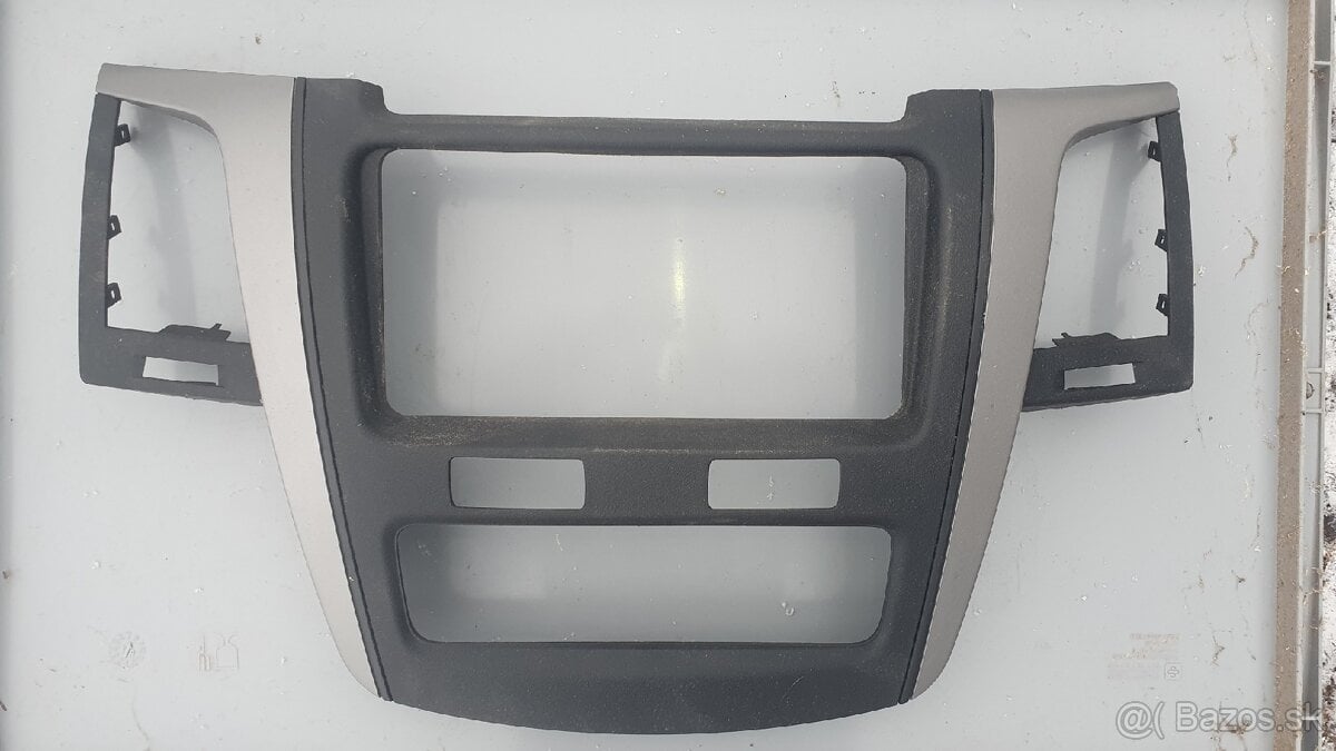 Rámik autoradia Toyota Hilux VII