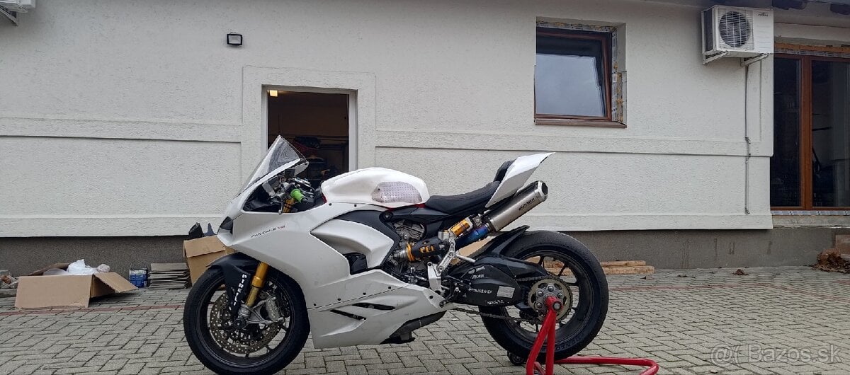 Ducati panigale V2
