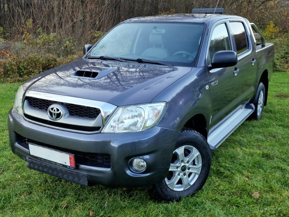 Toyota Hilux 2.5 D-4D 4X4 UZÁVIERKA UKÁŽKOVÝ STAV