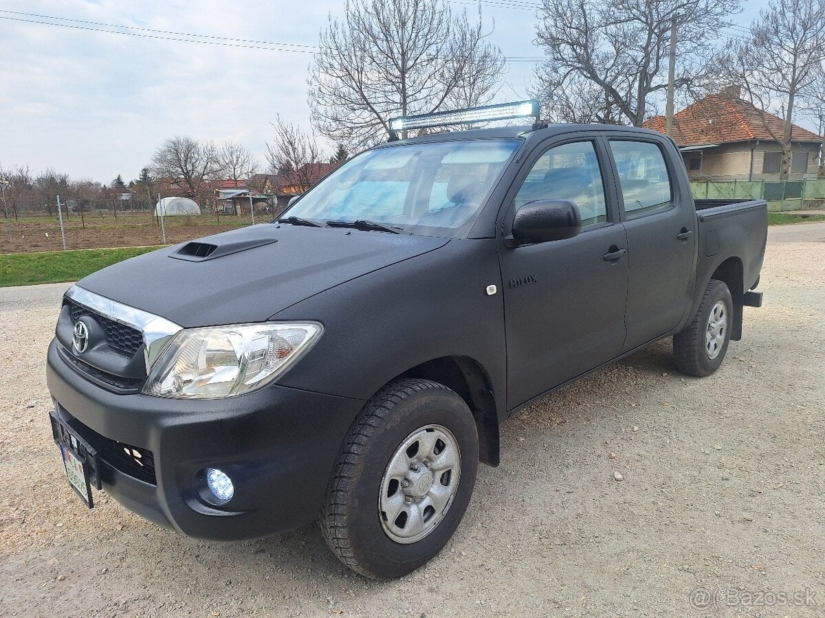 TOYOTA HILUX 2,5 DIESEL 4X4 UZÁVIERKU MA