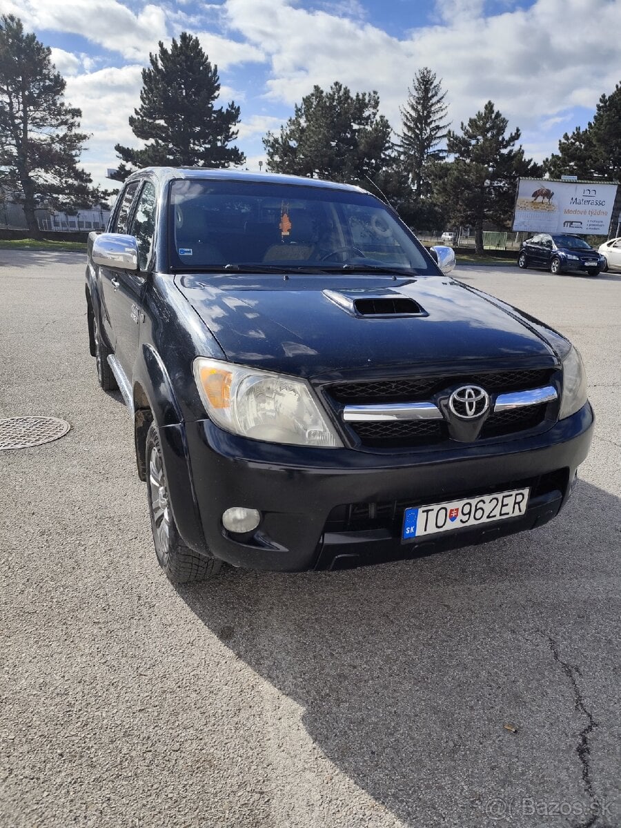 TOYOTA HILUX 4WD