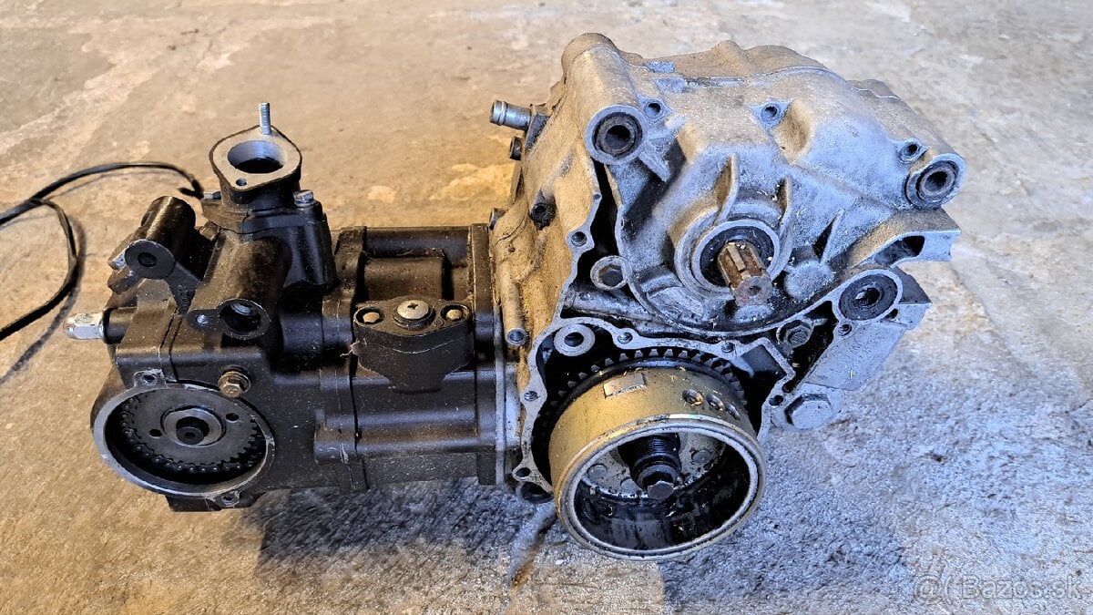 Motor 250cm3 4+R , predám/rozpredam