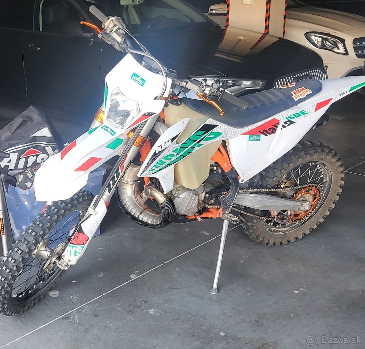 Ktm exc 250tpi six days 2021 na značkách