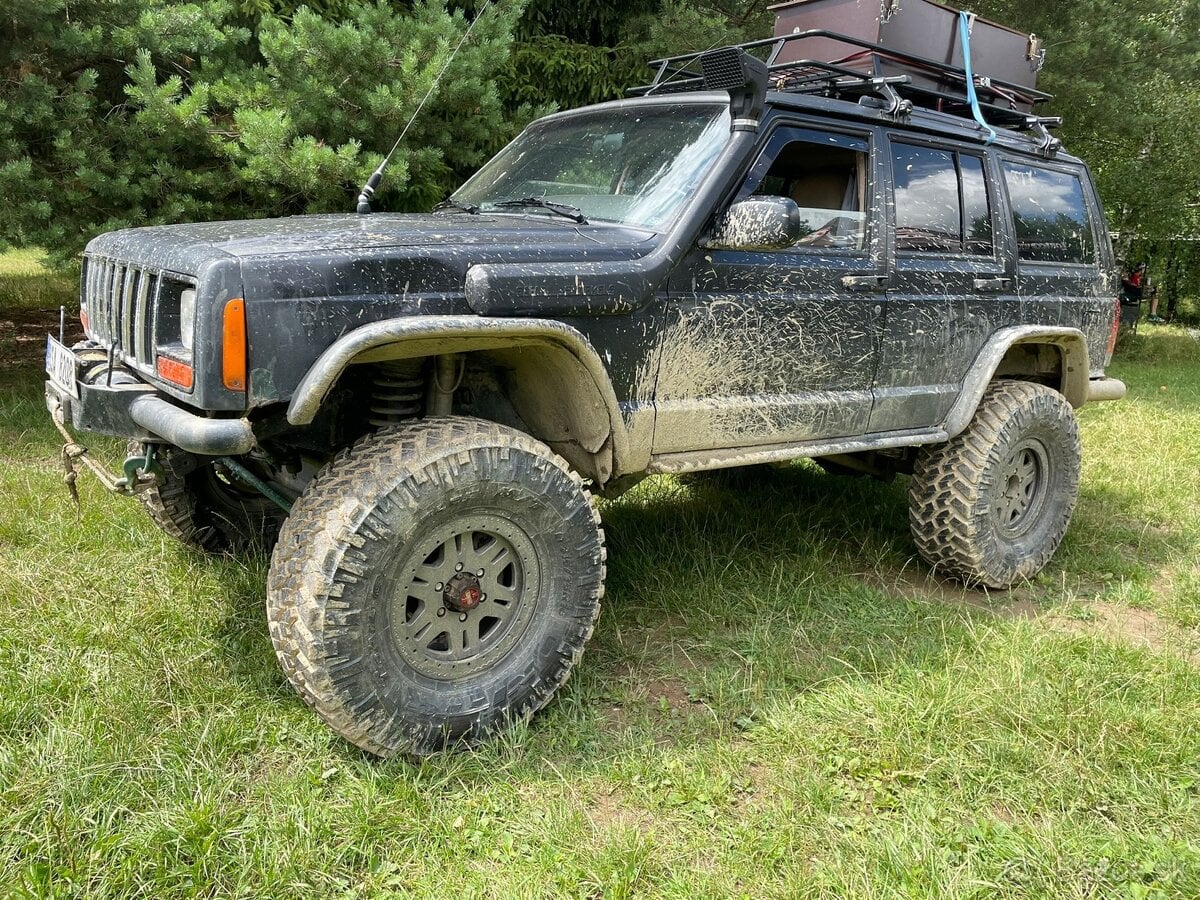 Jeep cherokee 4,0 benzín LPG