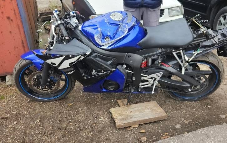 YAMAHA R6 2003 predam na diely alebo v celku ako je