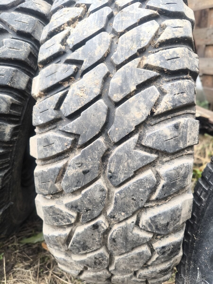 235/75 R15 SUV pneu celoročné