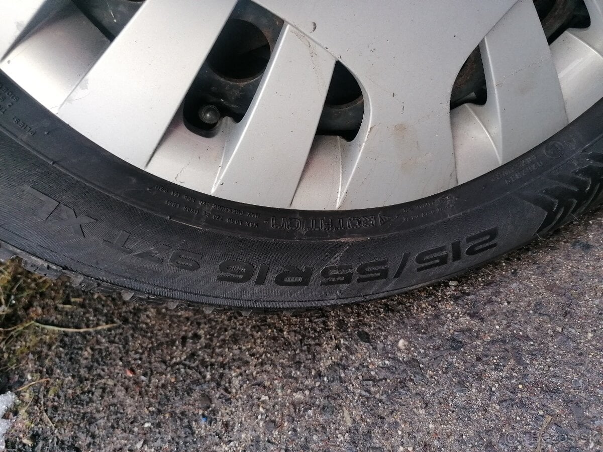 Nokian HAKKAPELIITTA 8 215/55 R 16 zimné pneumatiky