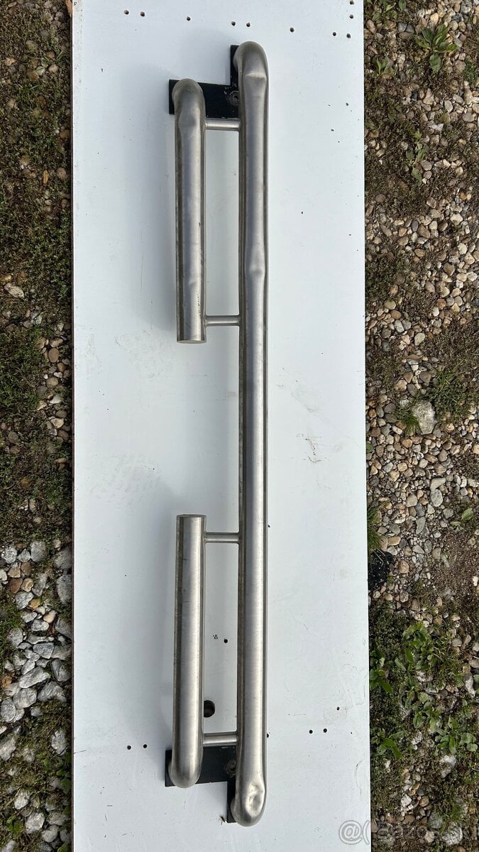 Zadny nerezovy naraznik