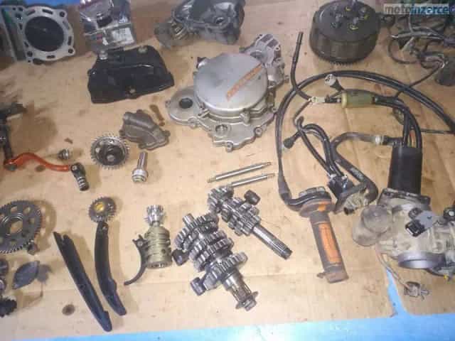 Motory: KTM 250 SX-F cross 4takt dily 2012