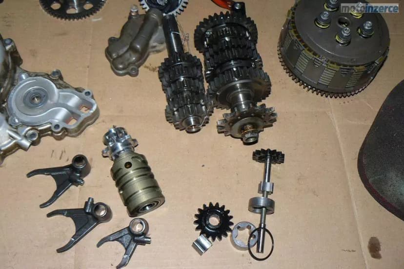 Motory: KTM 250 SX-F cross 4takt dily 2012