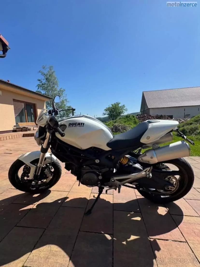 Ducati Monster 696