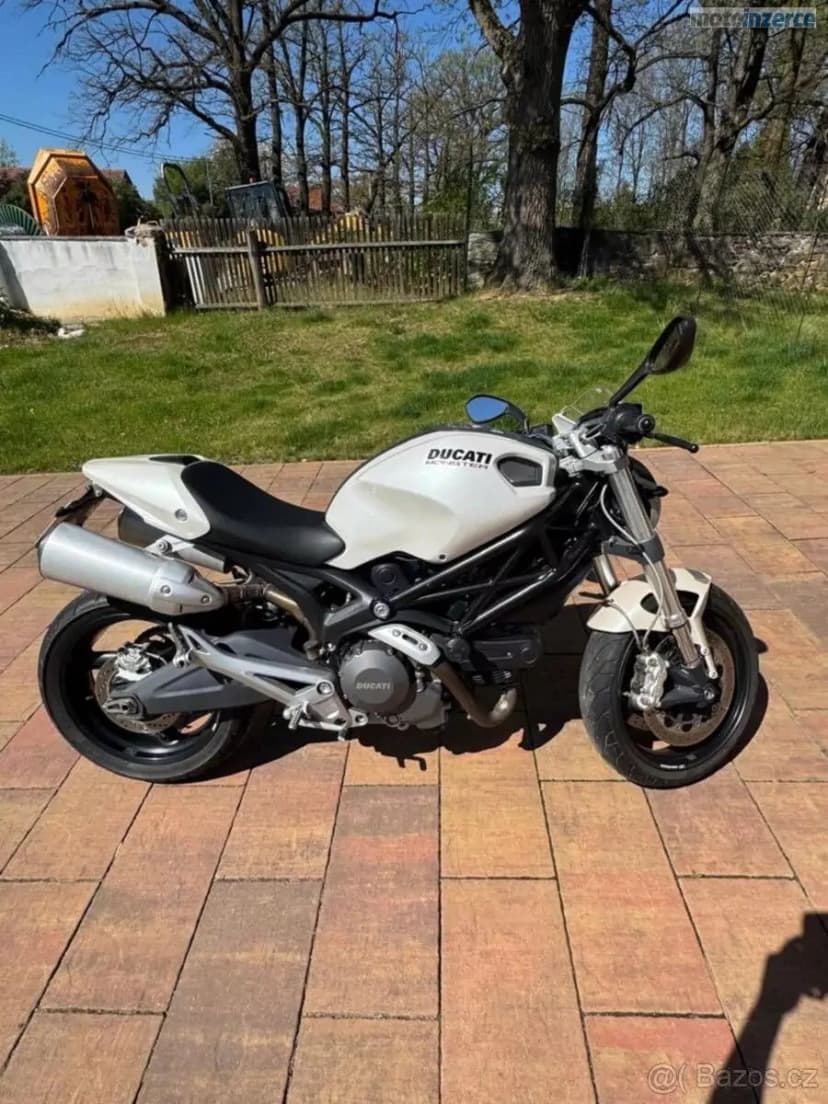 Ducati Monster 696