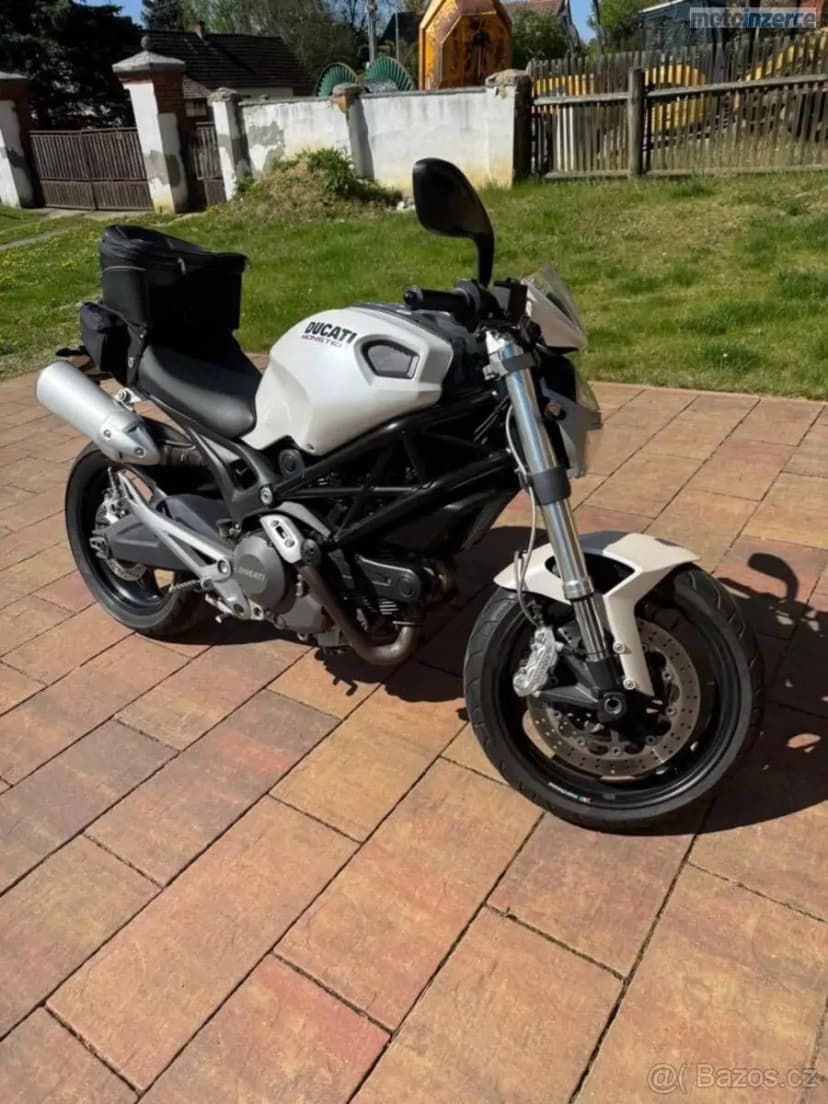 Ducati Monster 696