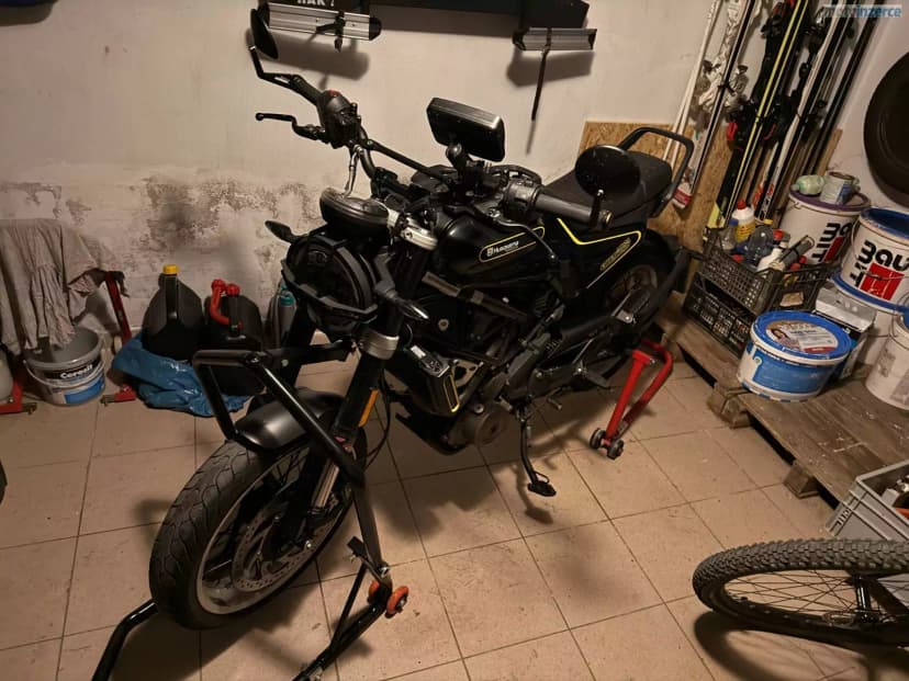 Husqvarna Svartpilen 401