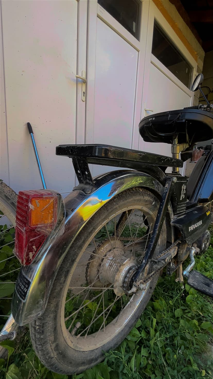 Moped Clasic Peugeot - Perfect pentru Nostalgici și Aventuri Urbane!