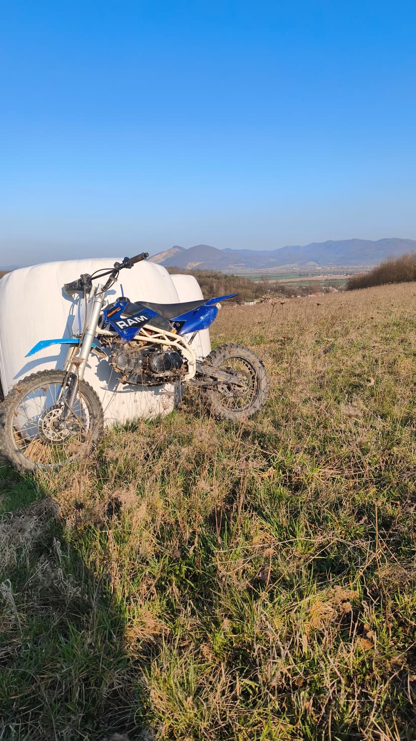 Pitbike 125 + náhradné diely