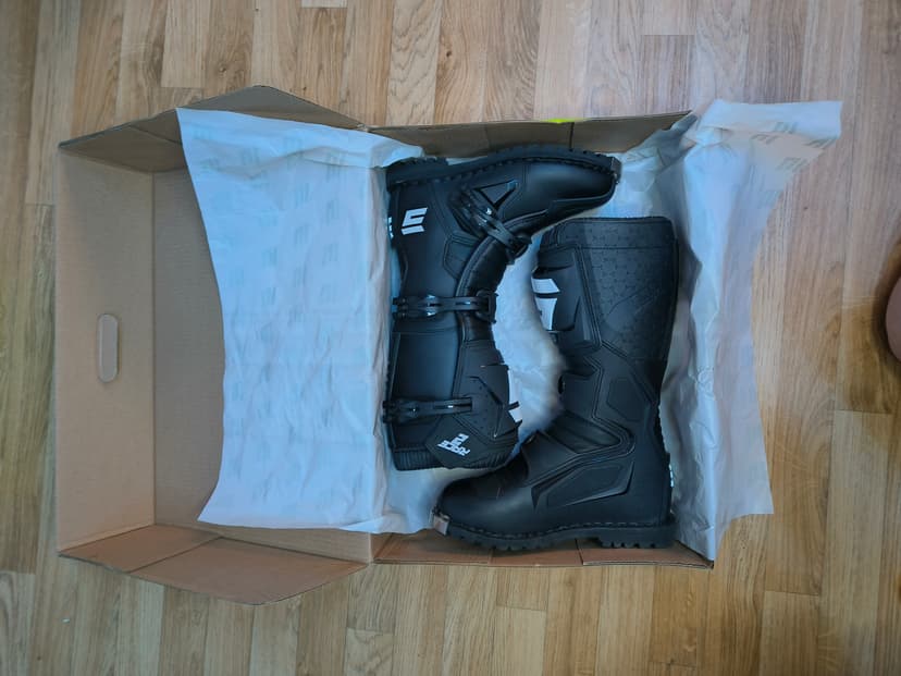 Enduro Boty Shot Race 2