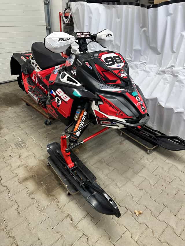 Lynx RS 600 eTec snowmobile, sněžný skútr