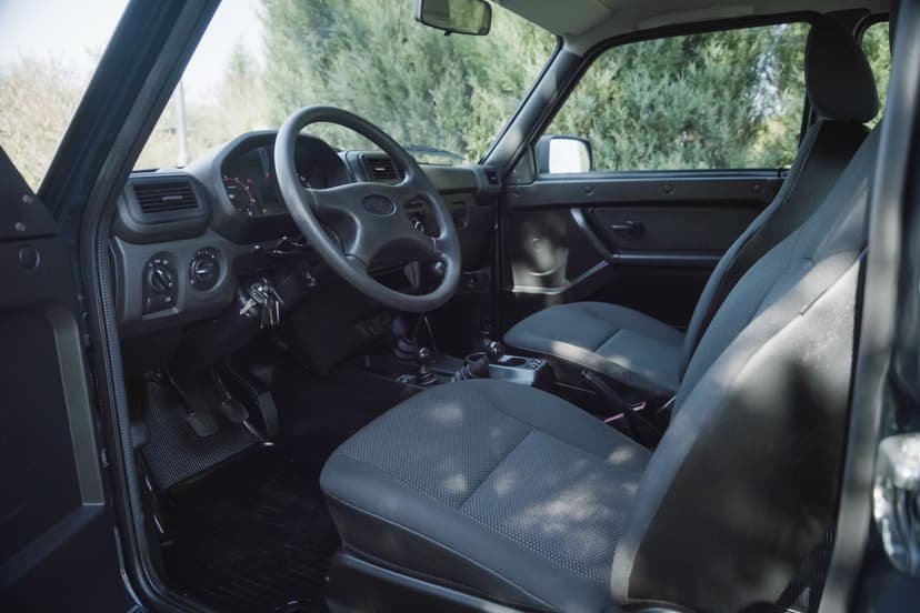 LADA NIVA LEGEND LUX A/C - 4x4, nové vozidlo, záruka 2 roky
