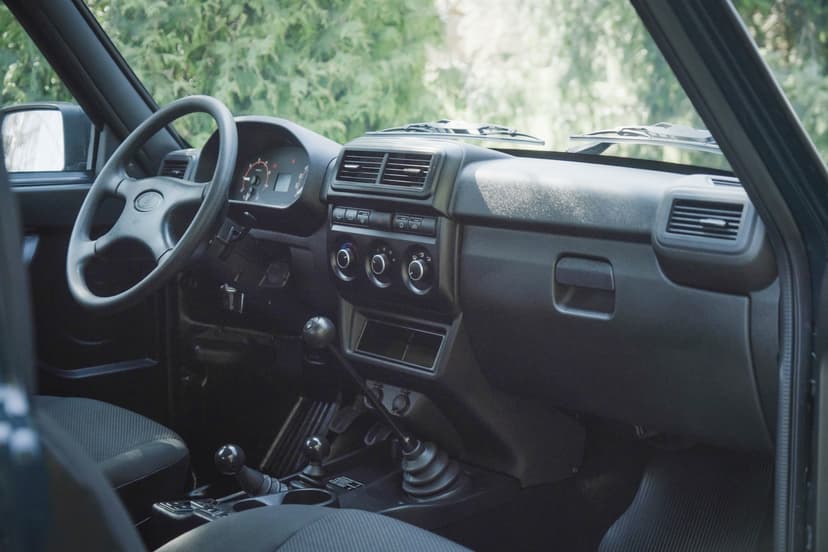 LADA NIVA LEGEND LUX A/C - 4x4, nové vozidlo, záruka 2 roky
