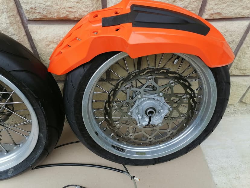 Komplet kolá Supermoto Michelin na KTM 450