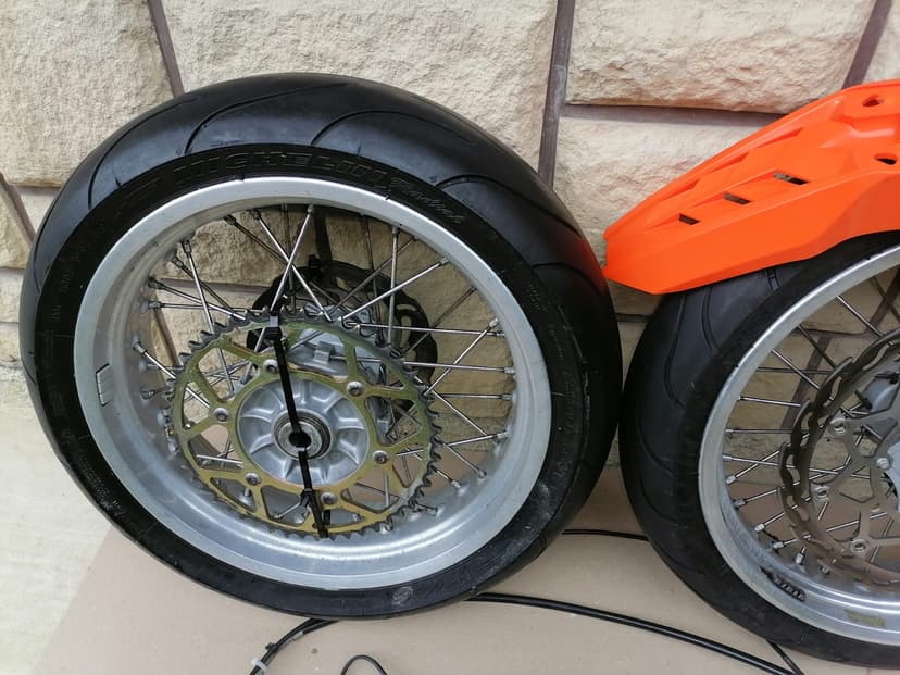 Komplet kolá Supermoto Michelin na KTM 450